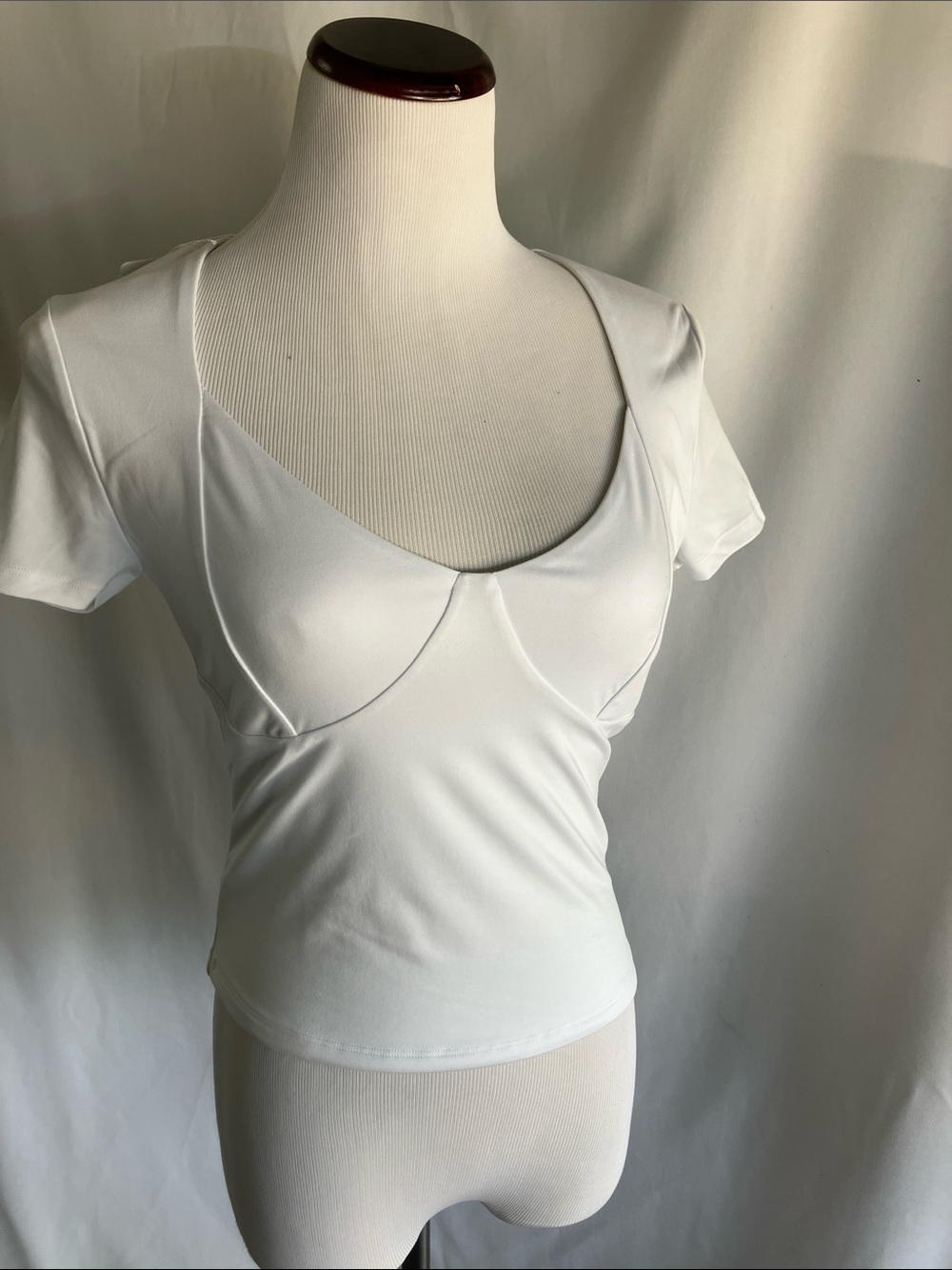 ReoRia White Crop Top with Sweetheart Bust